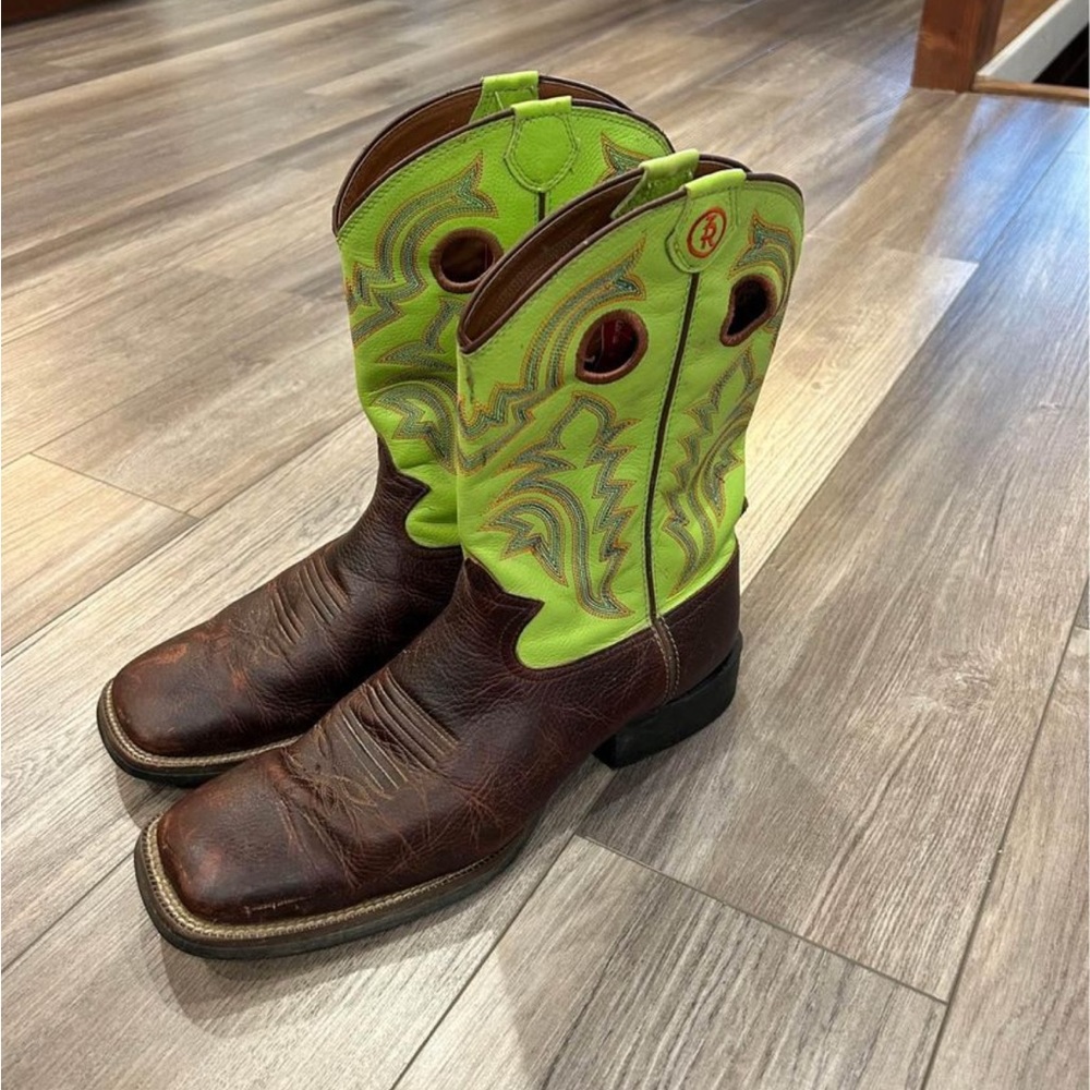 Tony Lama size 12D men’s cowboy boots. Only worn few times.